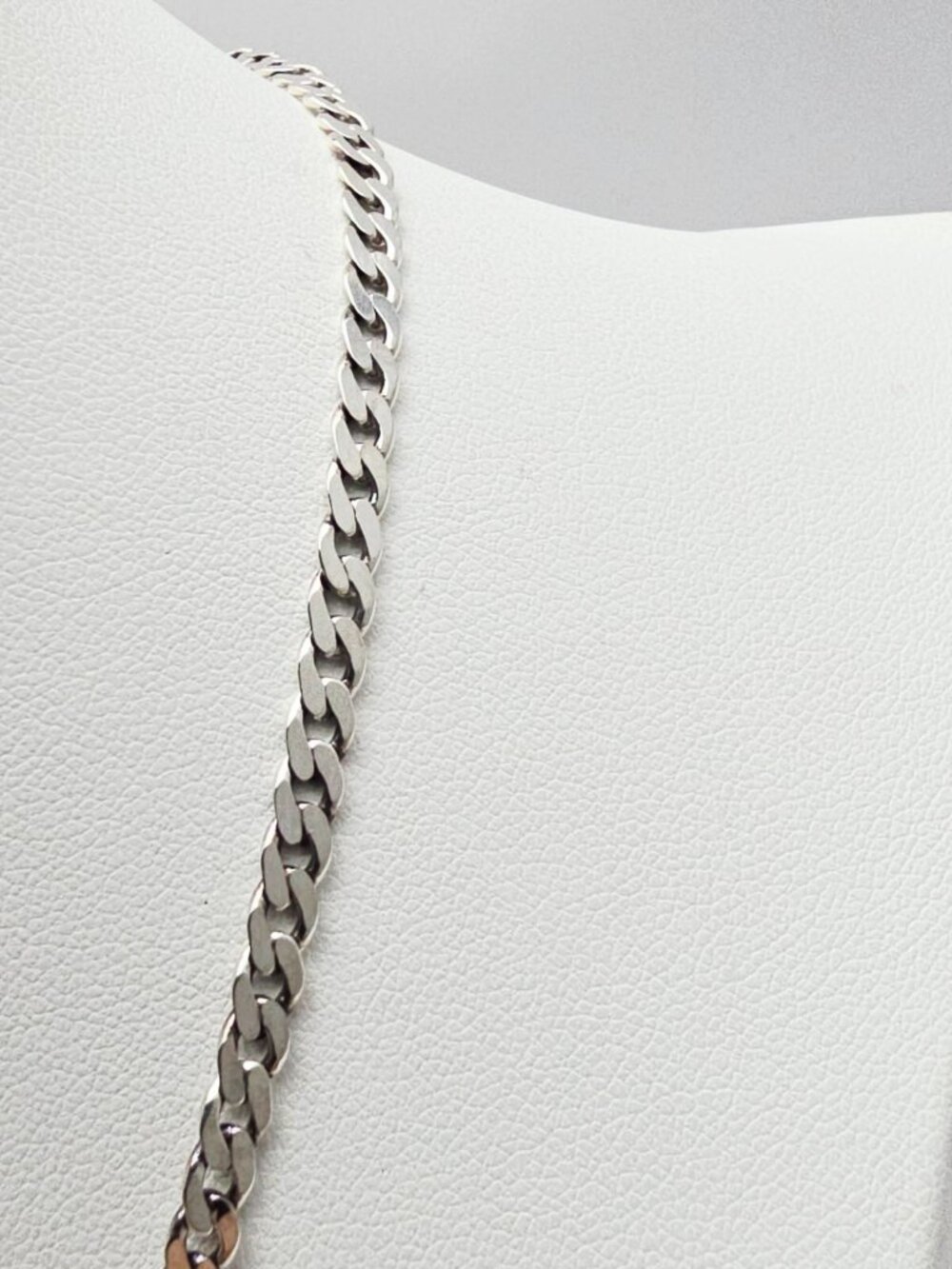 Gucci G Cut Out Round Circle Sterling Silver Charm Pendant Curb Chain Necklace - Picture 16 of 16